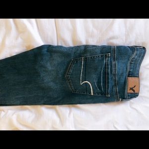 SOLD!! Medium Wash American Eagle Strech Jeggings